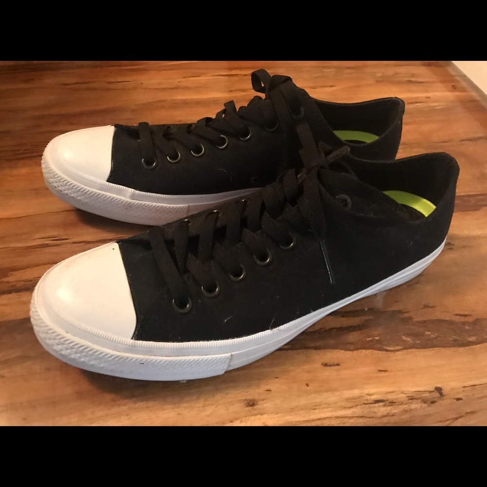 MEN SIZE 9.5 CHUCK TAYLOR CONVERSE BLACK